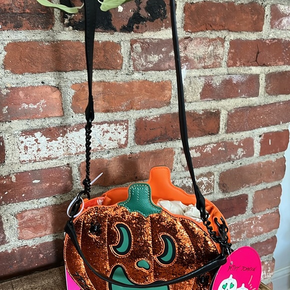 Betsy Johnson glow-in-the-dark pumpkin pocketbook, different face on each side - Picture 3 of 13